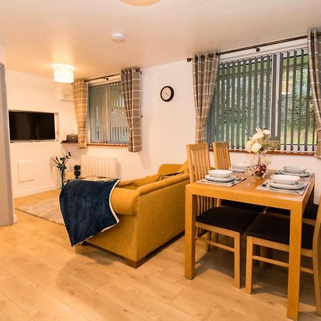 1 Bedroom Newton Apartment L Free Parking L Wigan Royal Infirmary L Haigh Hall L Central Location 外观 照片
