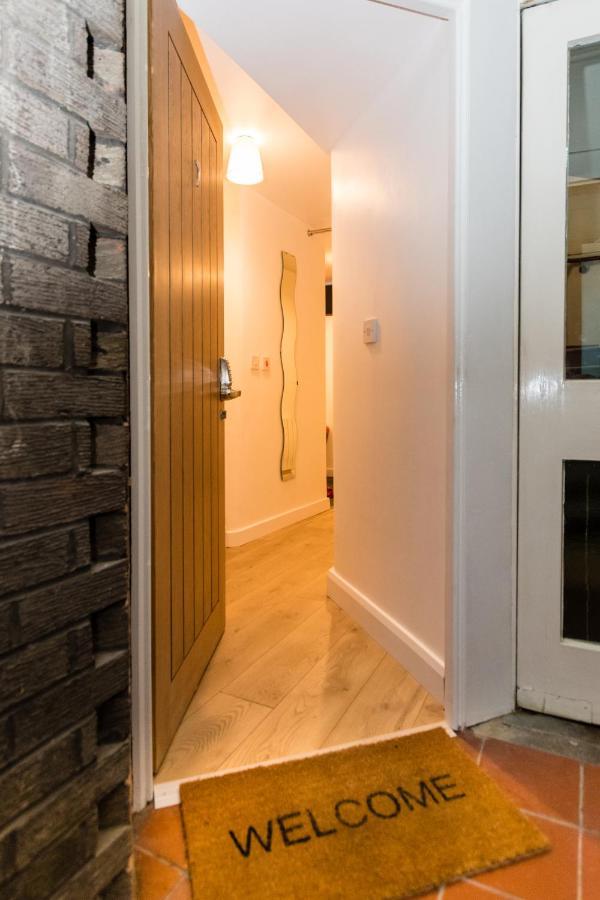 1 Bedroom Newton Apartment L Free Parking L Wigan Royal Infirmary L Haigh Hall L Central Location 外观 照片