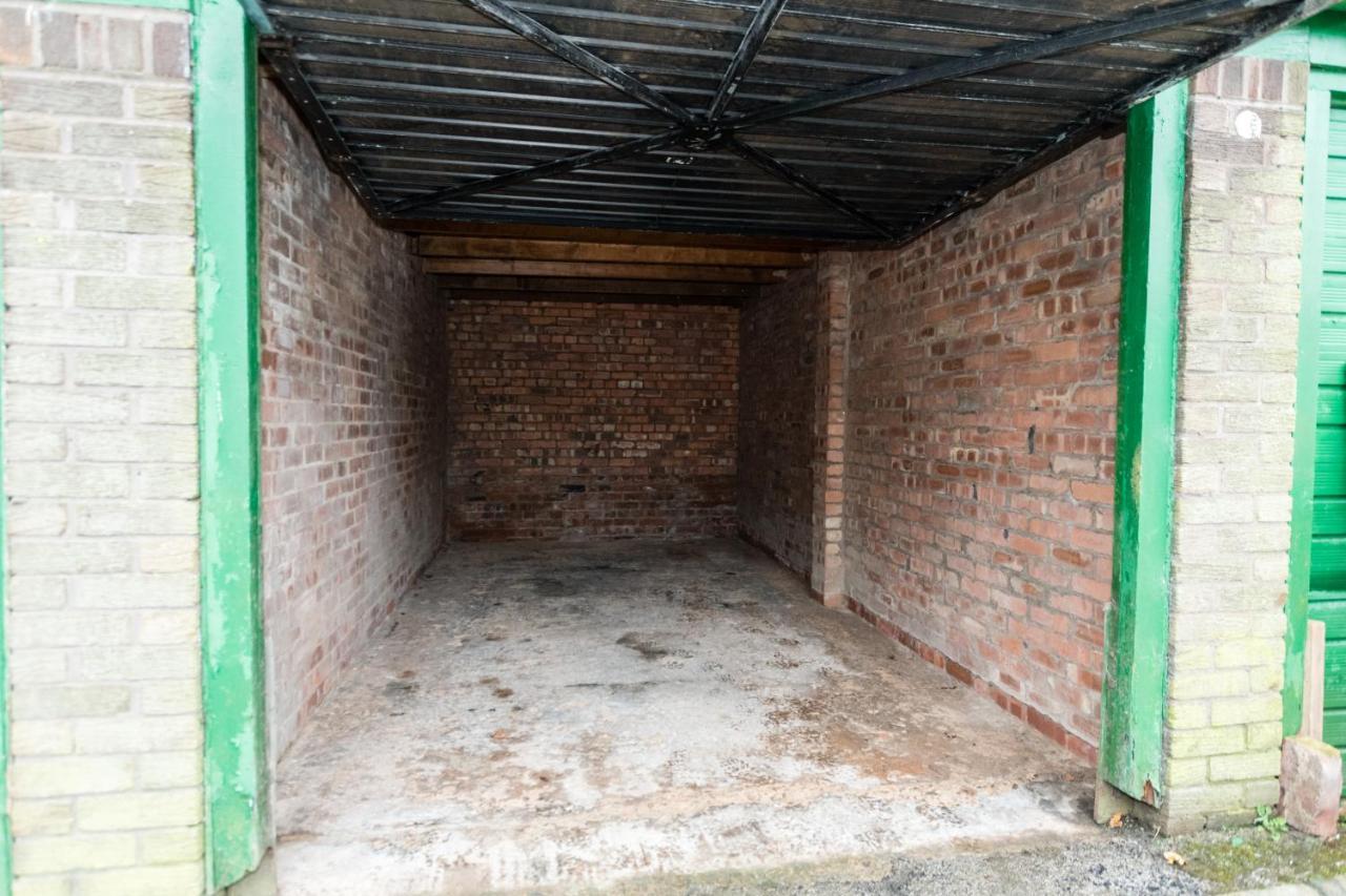 1 Bedroom Newton Apartment L Free Parking L Wigan Royal Infirmary L Haigh Hall L Central Location 外观 照片